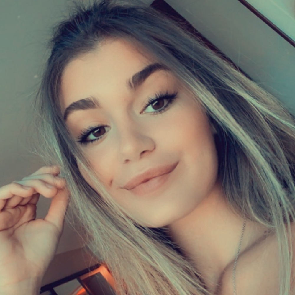 Meet your Posher, Ava